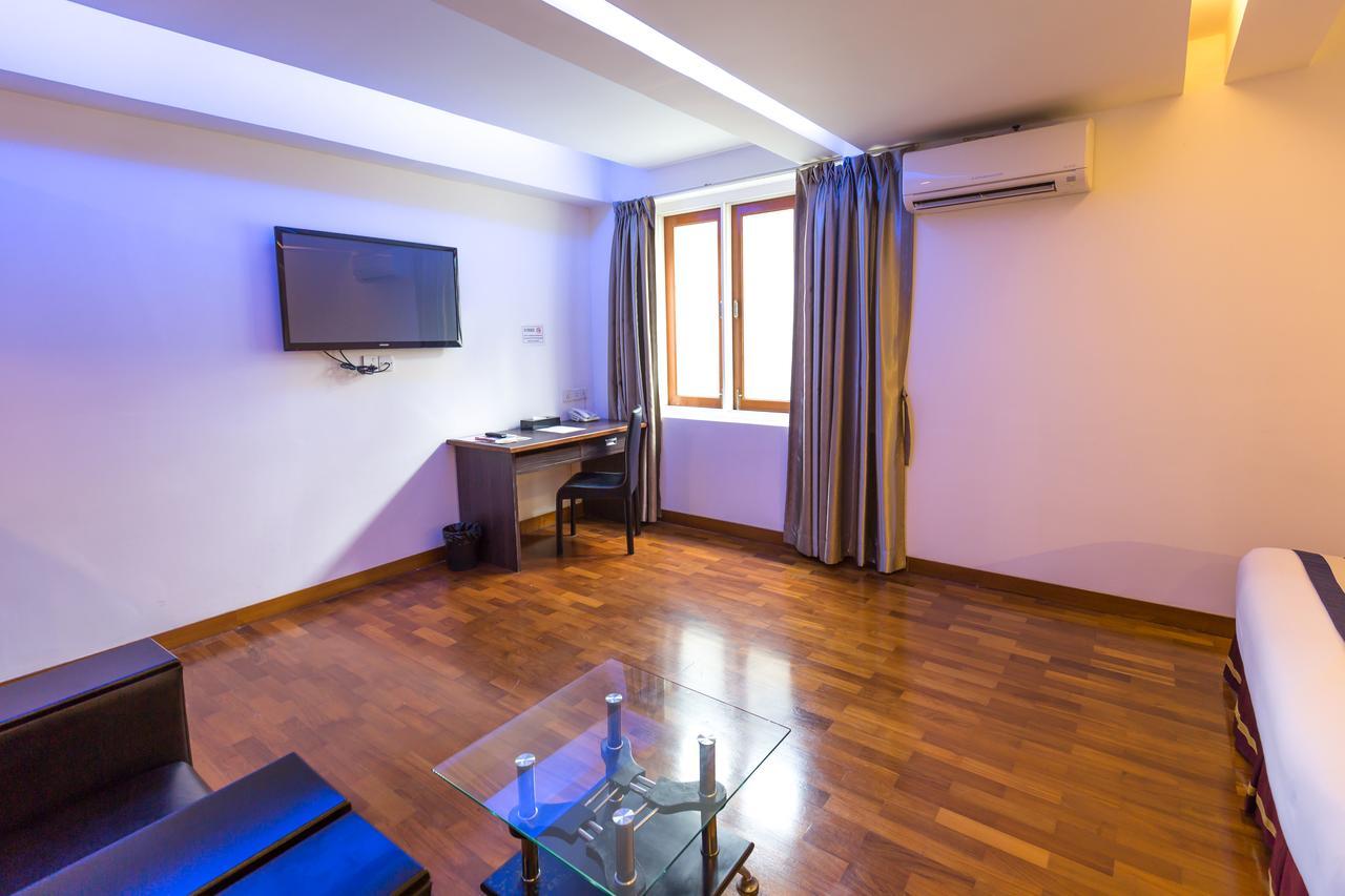 Sky View Hotel Янгон Экстерьер фото
